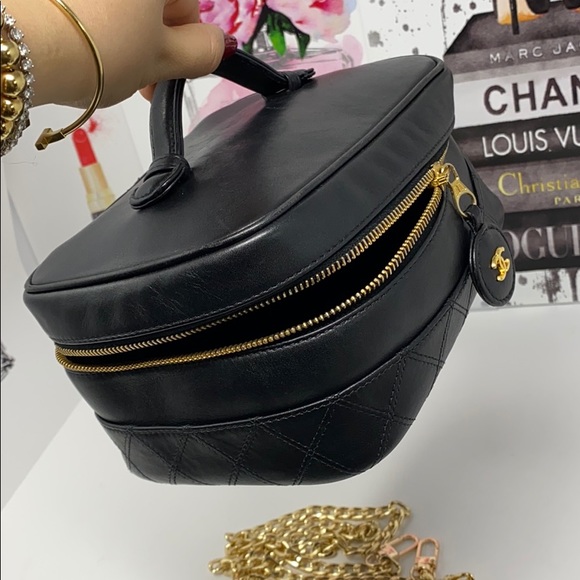 Chanel cosmetic bag - Picture 5 of 8